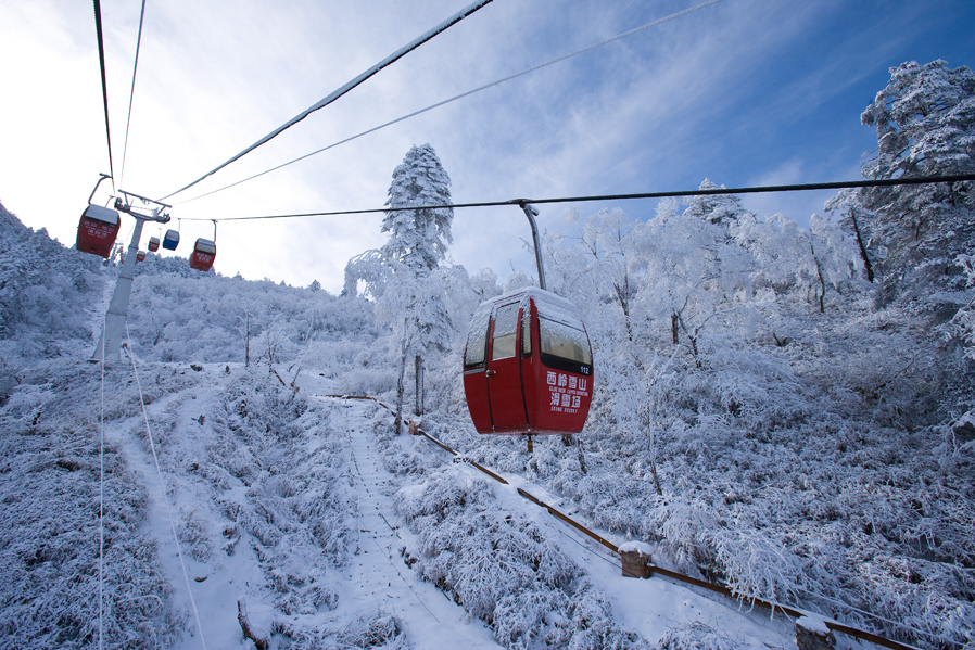 西岭雪山滑雪场景区